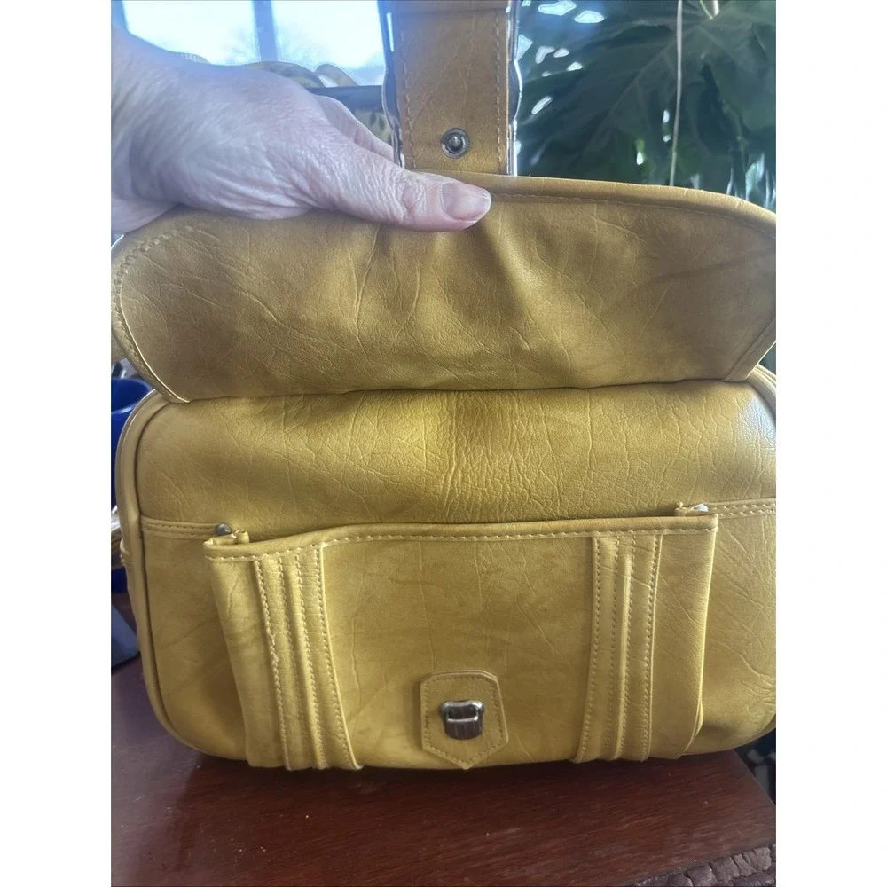Vintage American Tourister Escort Carry On Tote Overnight Bag Luggage Yellow 14